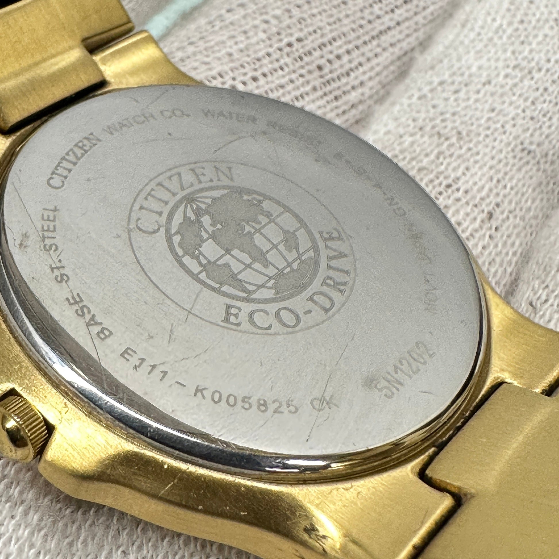 Vintage Citizen Eco-Drive Gold Tone Steel E111 Date watch