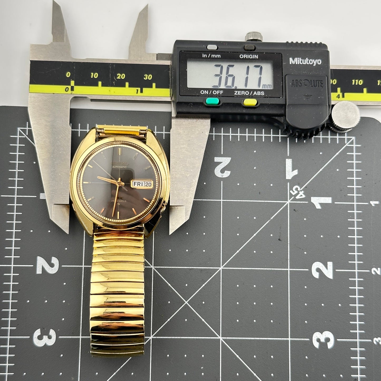 Seiko DX Automatic 25 Jewel Gold Tone Men’s 36mm Wristwatch c. 1971