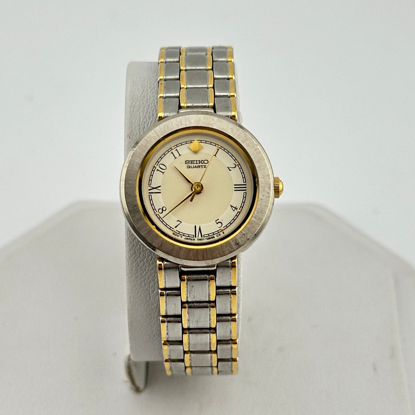 Vintage Seiko Two Tone White Dial Ladies 22mm Quartz Wristwatch c. Jan 1990