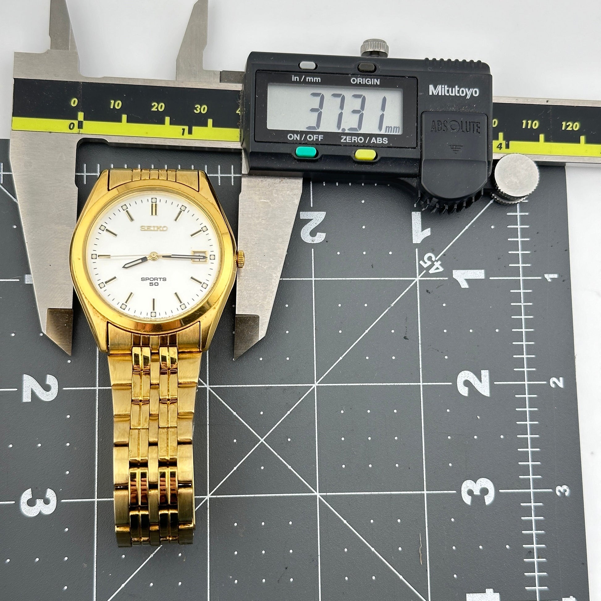 Seiko Sport 50 Gold Tone Stainless Steel 37mm Mens Watch c. Sept 1995