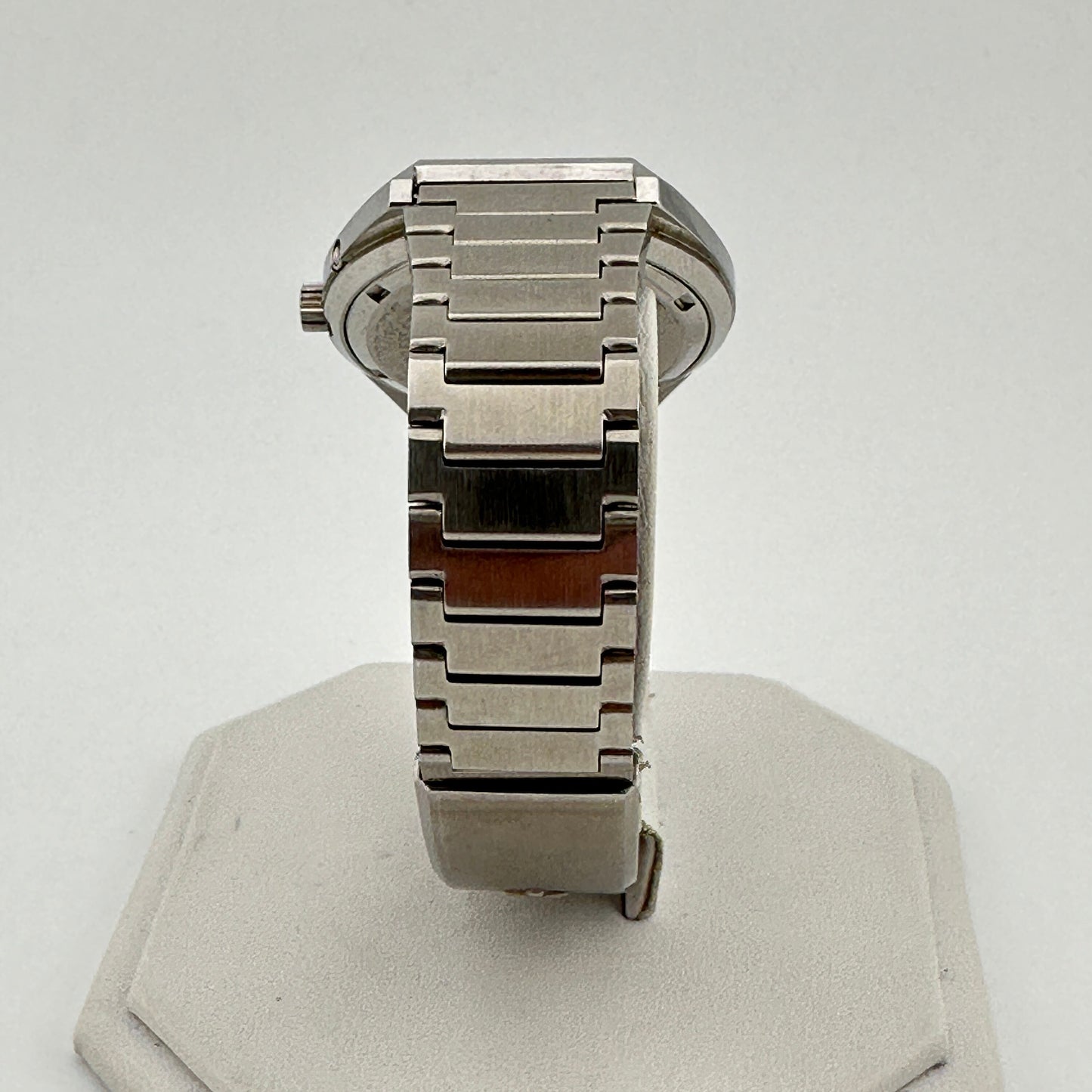 Vintage Bulova Accutron Railroad Approved Stainless Steel Day Date Quartz Mens 36mm Watch c.1980