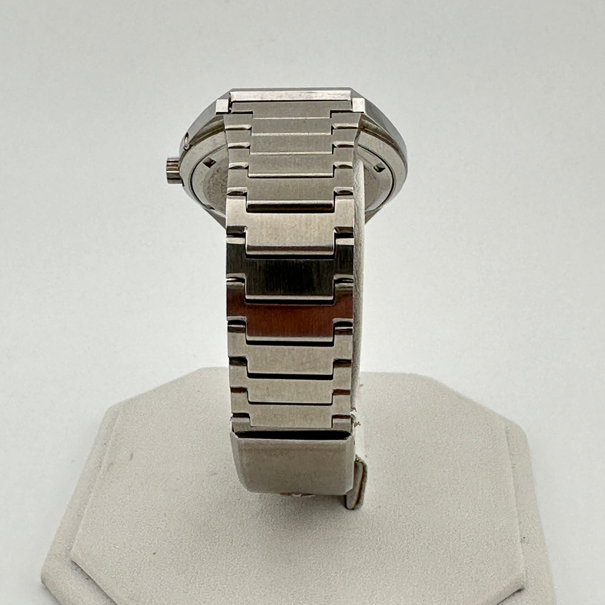 Vintage Bulova Accutron Railroad Approved Stainless Steel Day Date Quartz Mens 36mm Watch c.1980