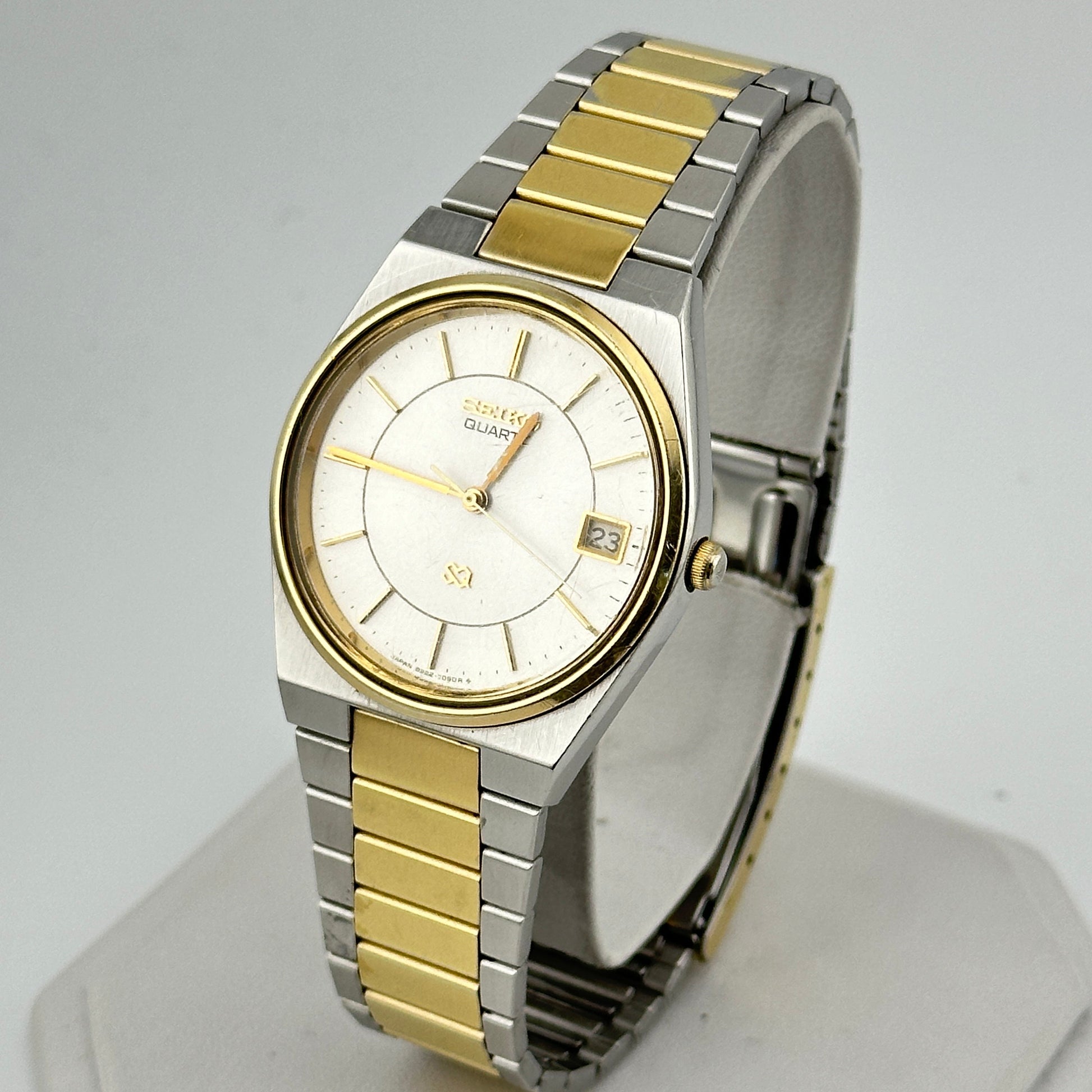 Vintage Seiko SQ Men’s 34mm Two tone Quartz Watch c. May 1981