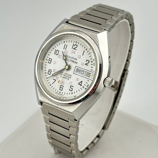 Vintage Bulova Accutron Railroad Approved Stainless Steel Day Date Quartz Mens 36mm Watch c.1980