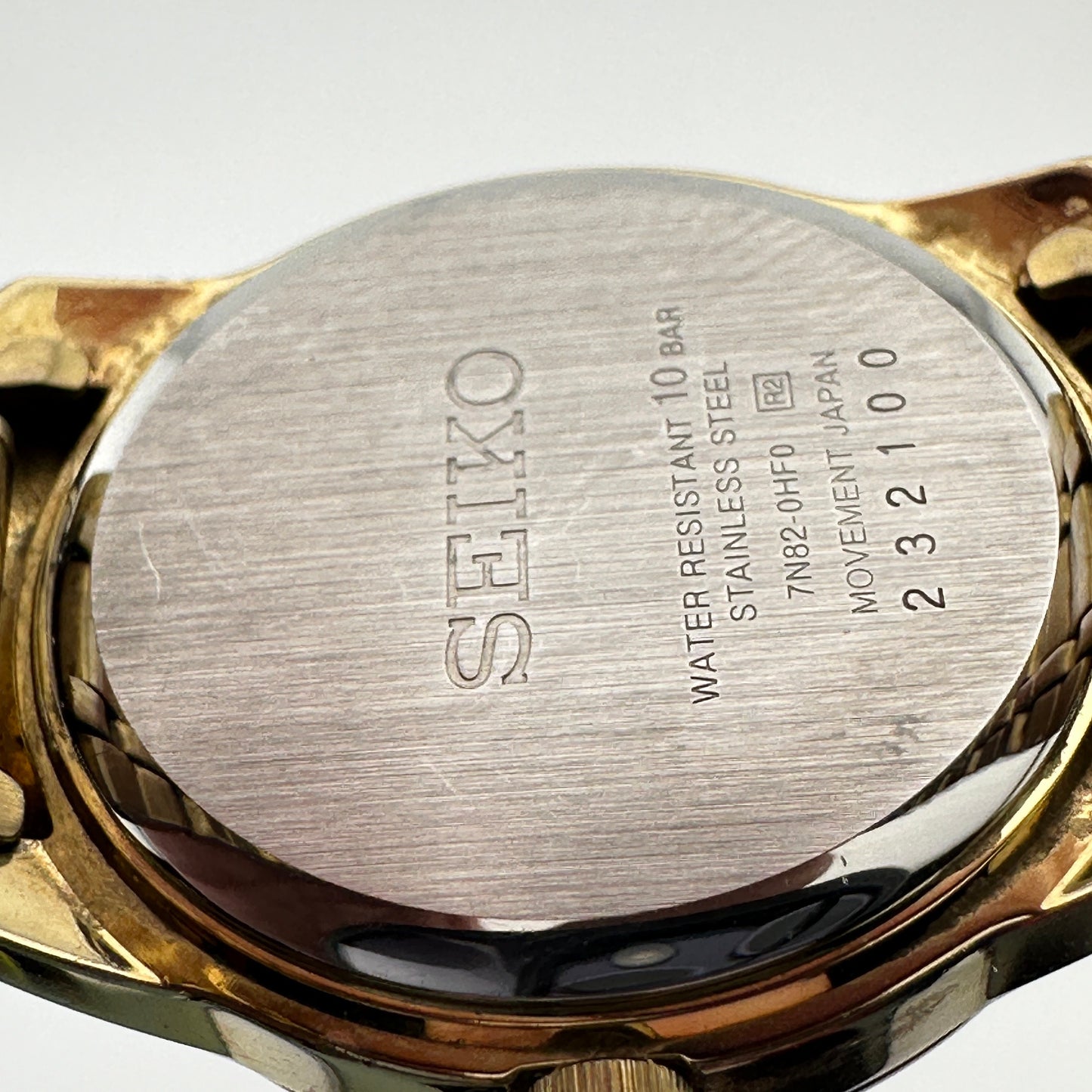 Seiko 100M Gold Tone White Dial Ladies 28mm Quartz Wristwatch c. March 2002