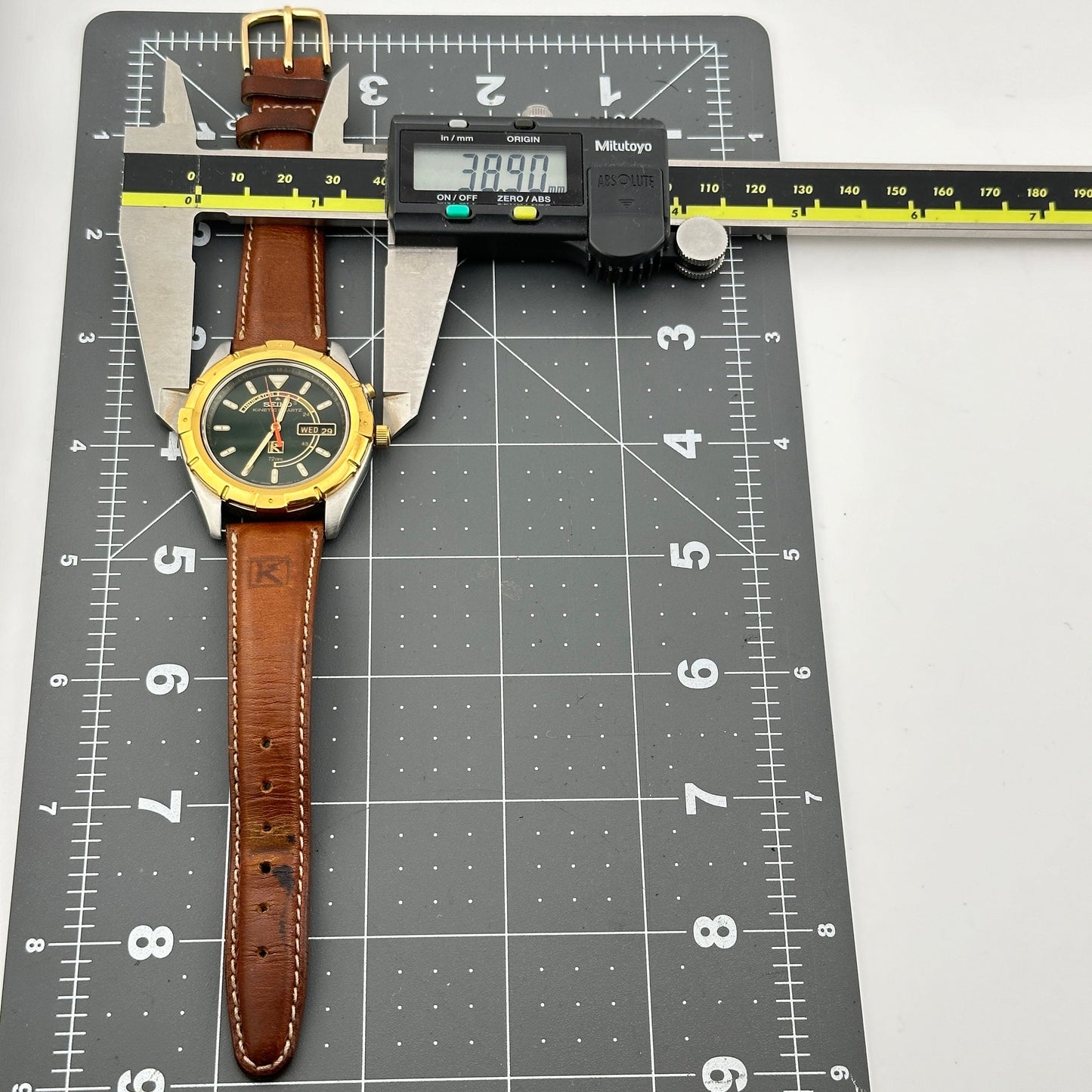 1st Gen Seiko Kinetic Stainless & Gold Trim Watch with Day and Date c.Oct 1994