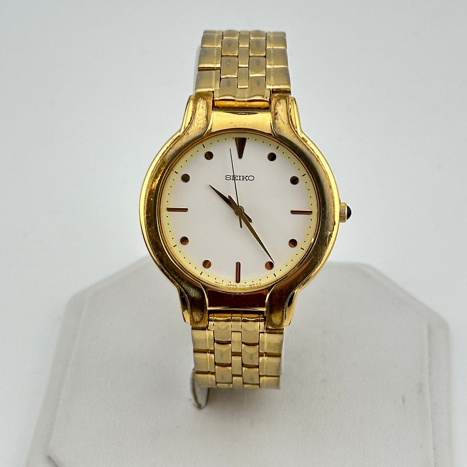 Vintage Seiko Gold Tone Day Date Midsized 35mm quartz Watch c. Aug 1996