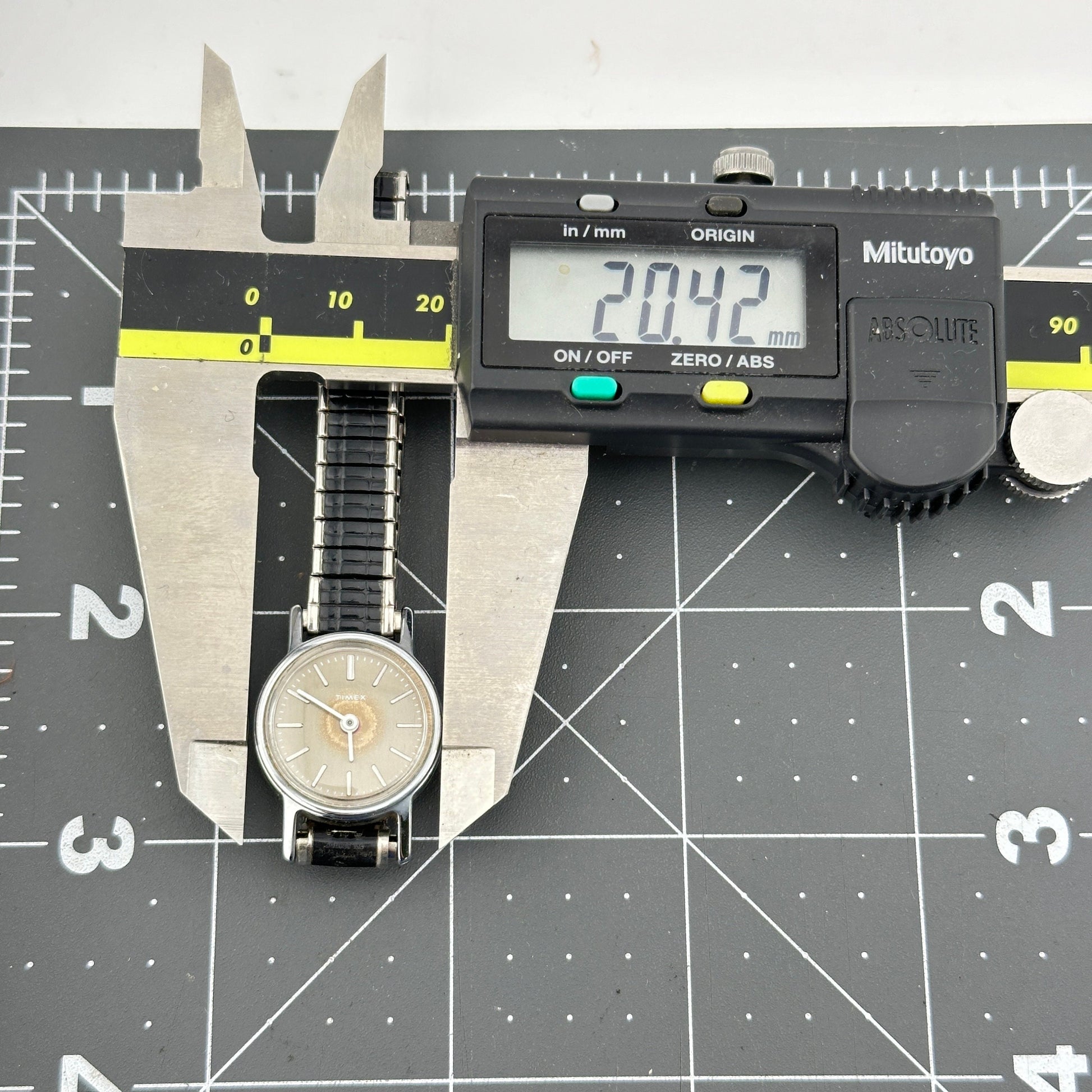 Vintage Timex Manual Wind 20mm Ladies Wristwatch