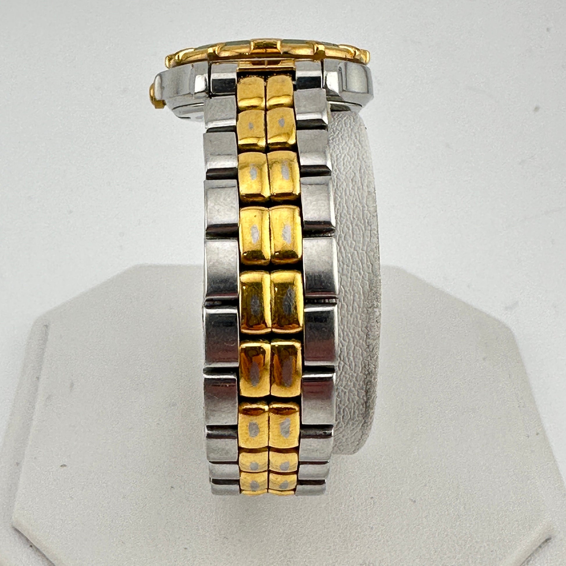 Seiko Sports 50 Gold Trim Ladies 26mm Quartz Watch c. March 1996