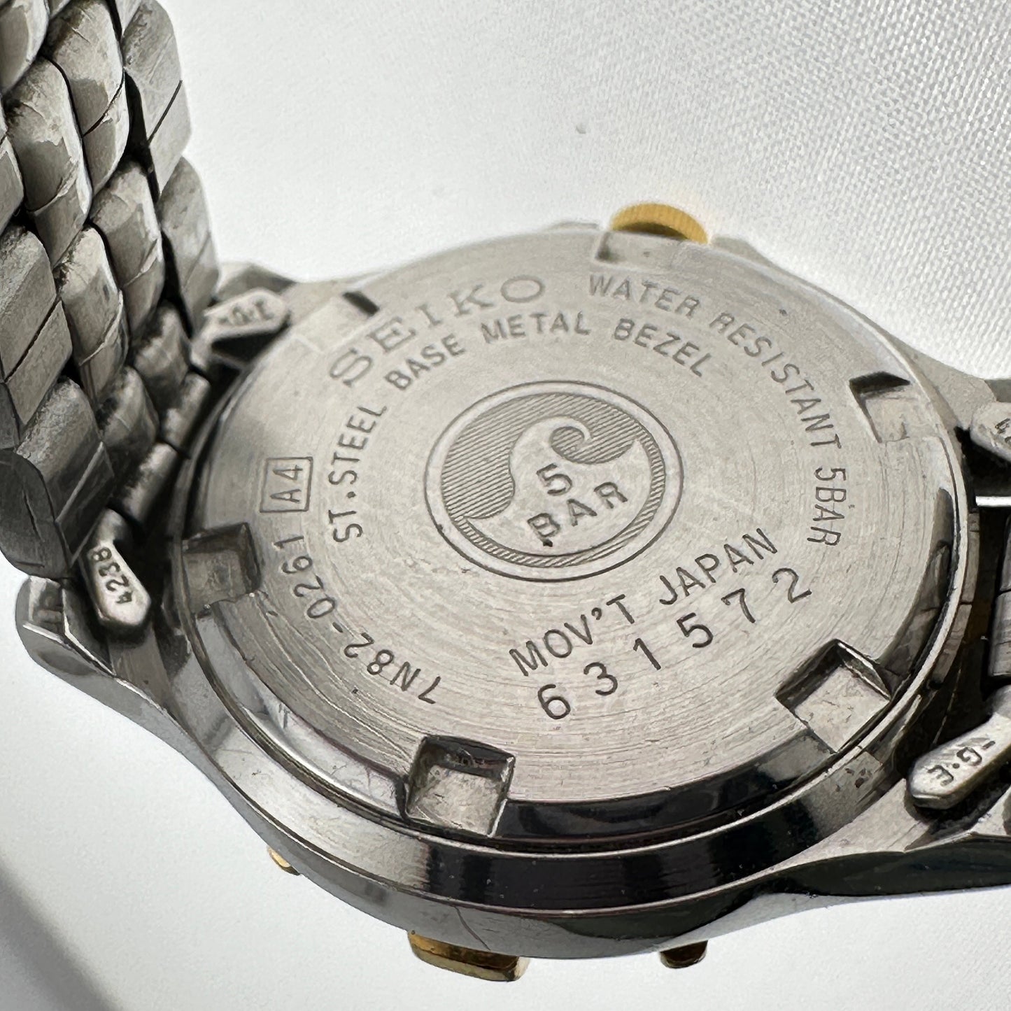 Seiko Sports 50 Gold Trim Ladies 26mm Quartz Watch c. March 1996