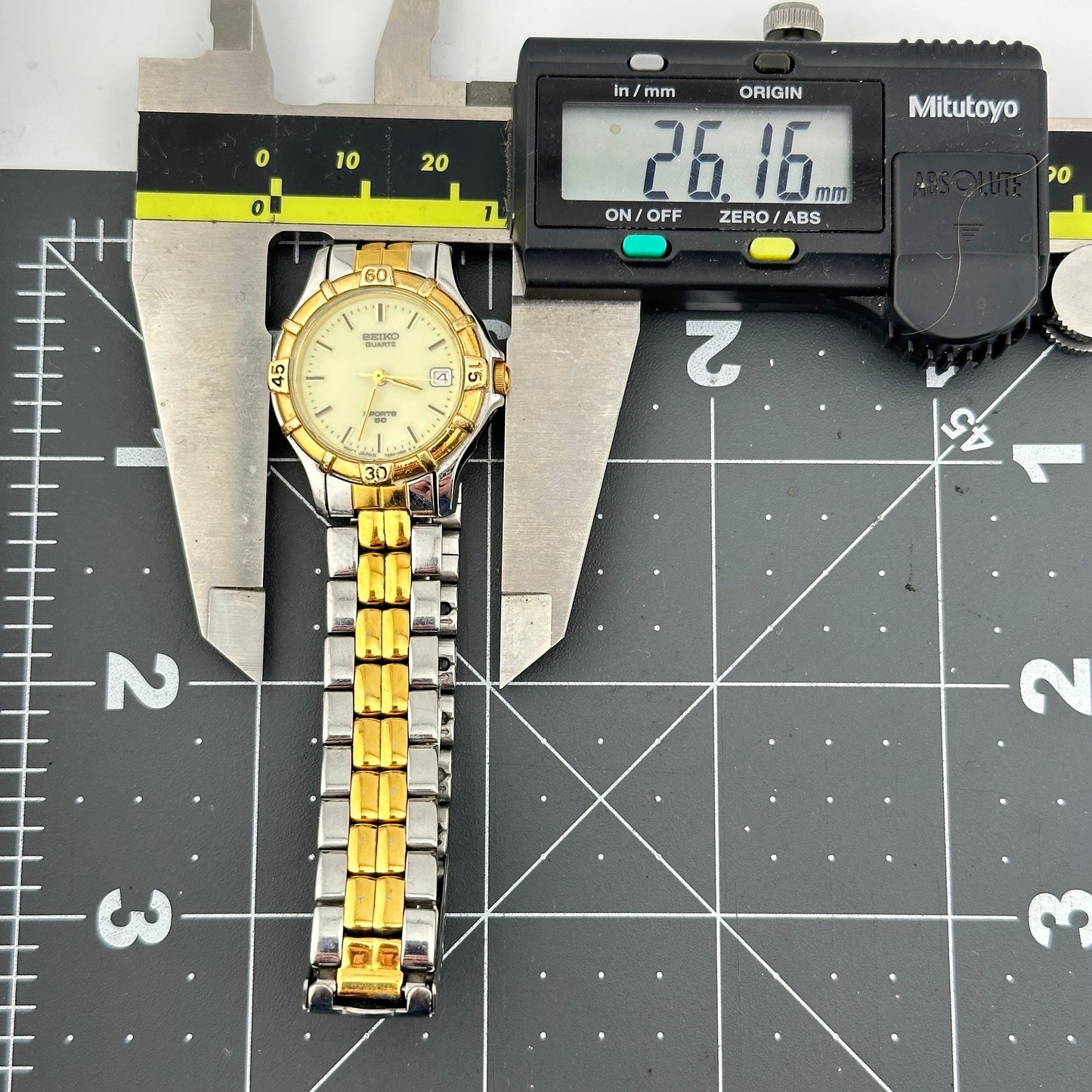 Seiko Sports 50 Gold Trim Ladies 26mm Quartz Watch c. March 1996