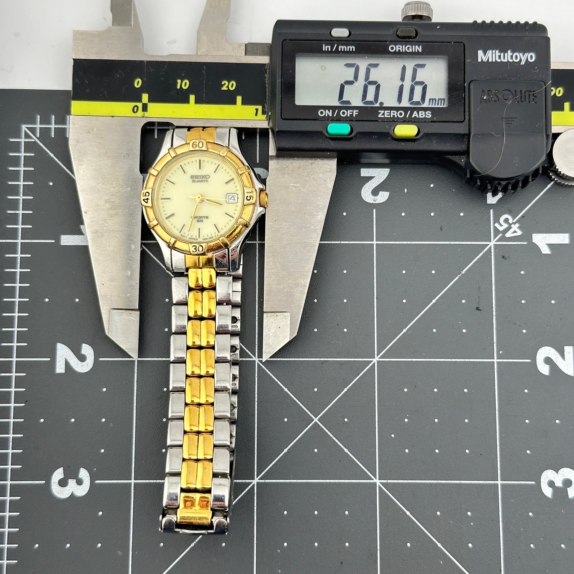 Seiko Sports 50 Gold Trim Ladies 26mm Quartz Watch c. March 1996