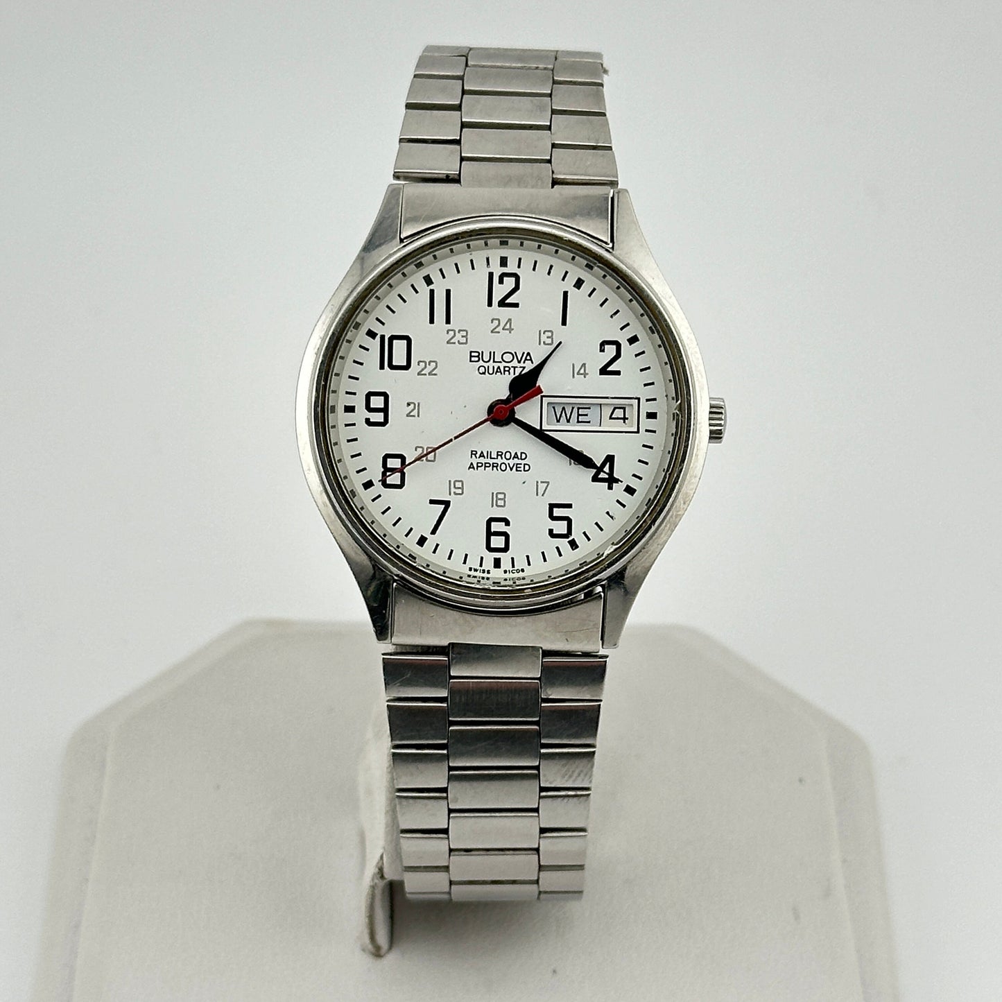 Vintage Bulova Accutron Railroad Approved Stainless Steel Day Date Quartz Mens 36mm Watch c.1983