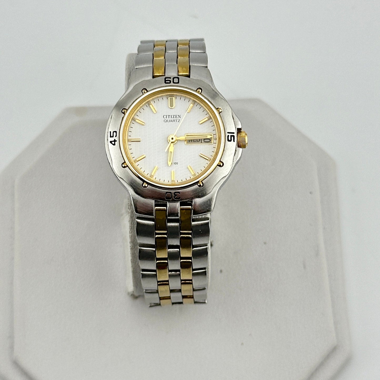 Vintage Citizen WR 100 Two Tone Ladies 28mm quartz Watch