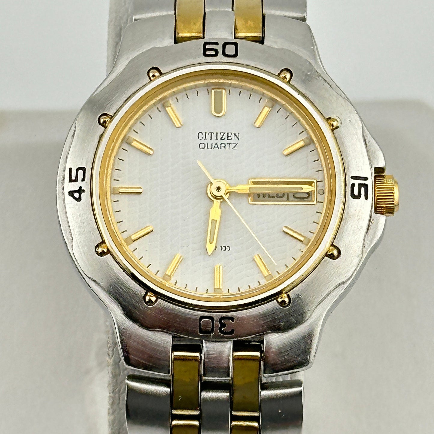 Vintage Citizen WR 100 Two Tone Ladies 28mm quartz Watch
