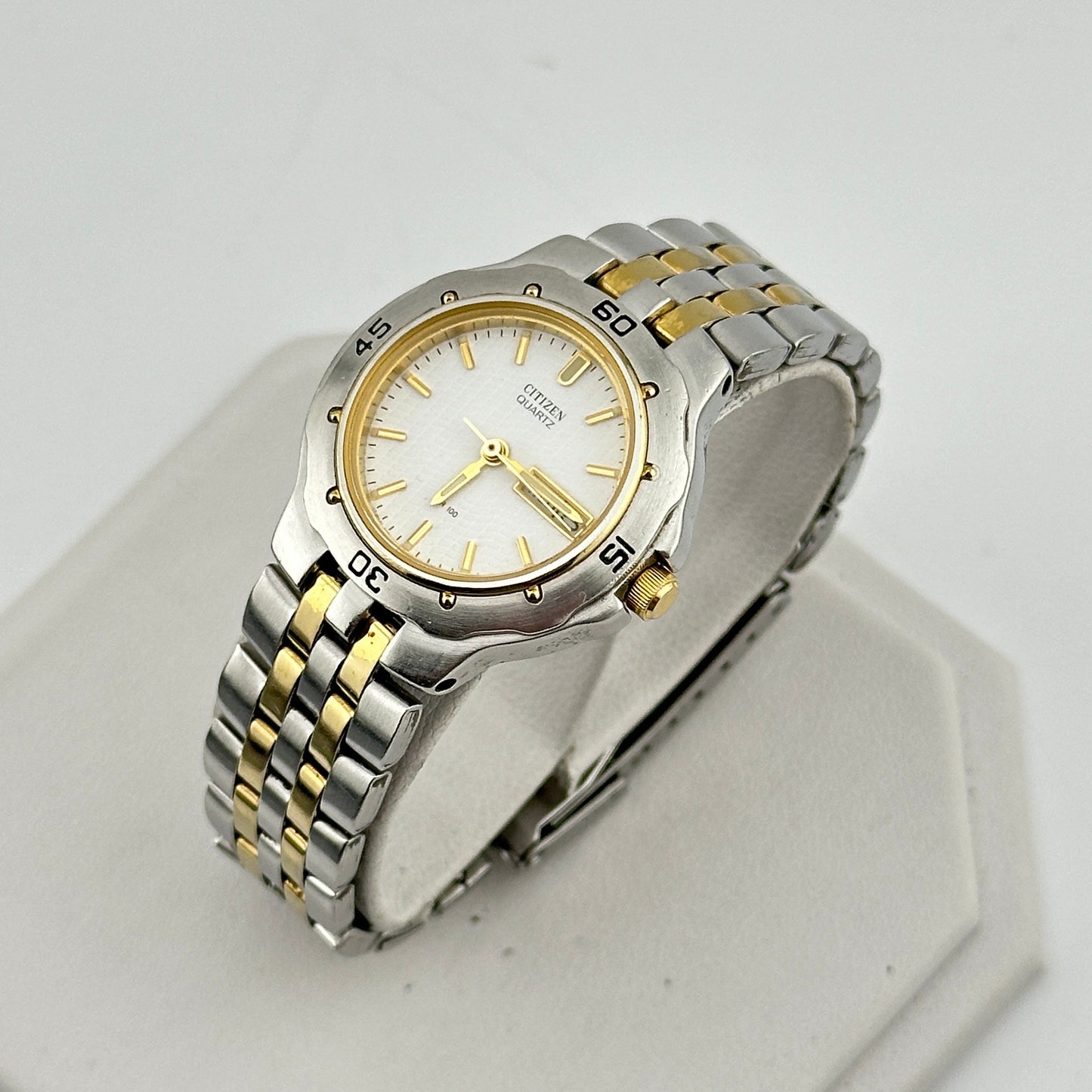 Vintage Citizen WR 100 Two Tone Ladies 28mm quartz Watch