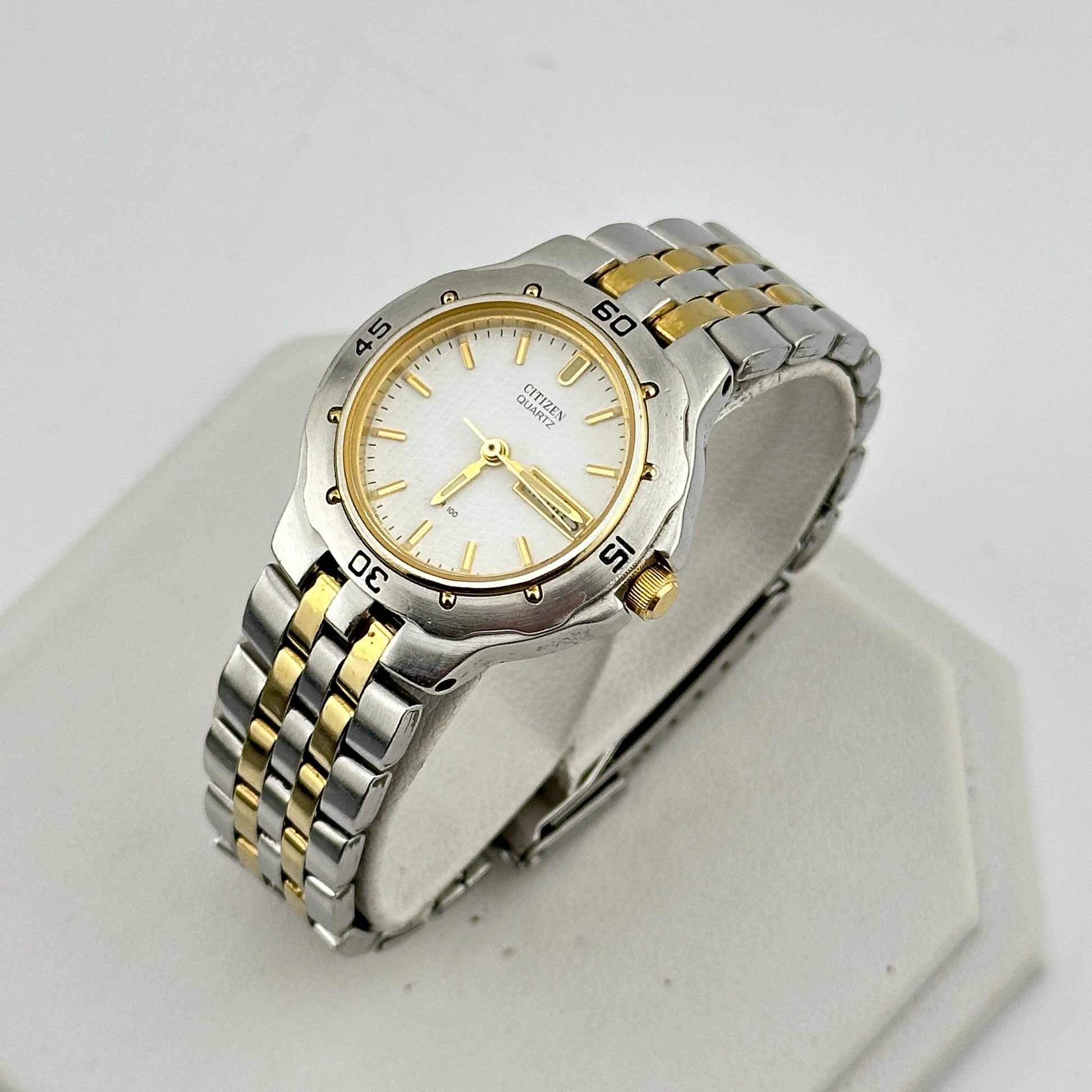 Vintage Citizen WR 100 Two Tone Ladies 28mm quartz Watch