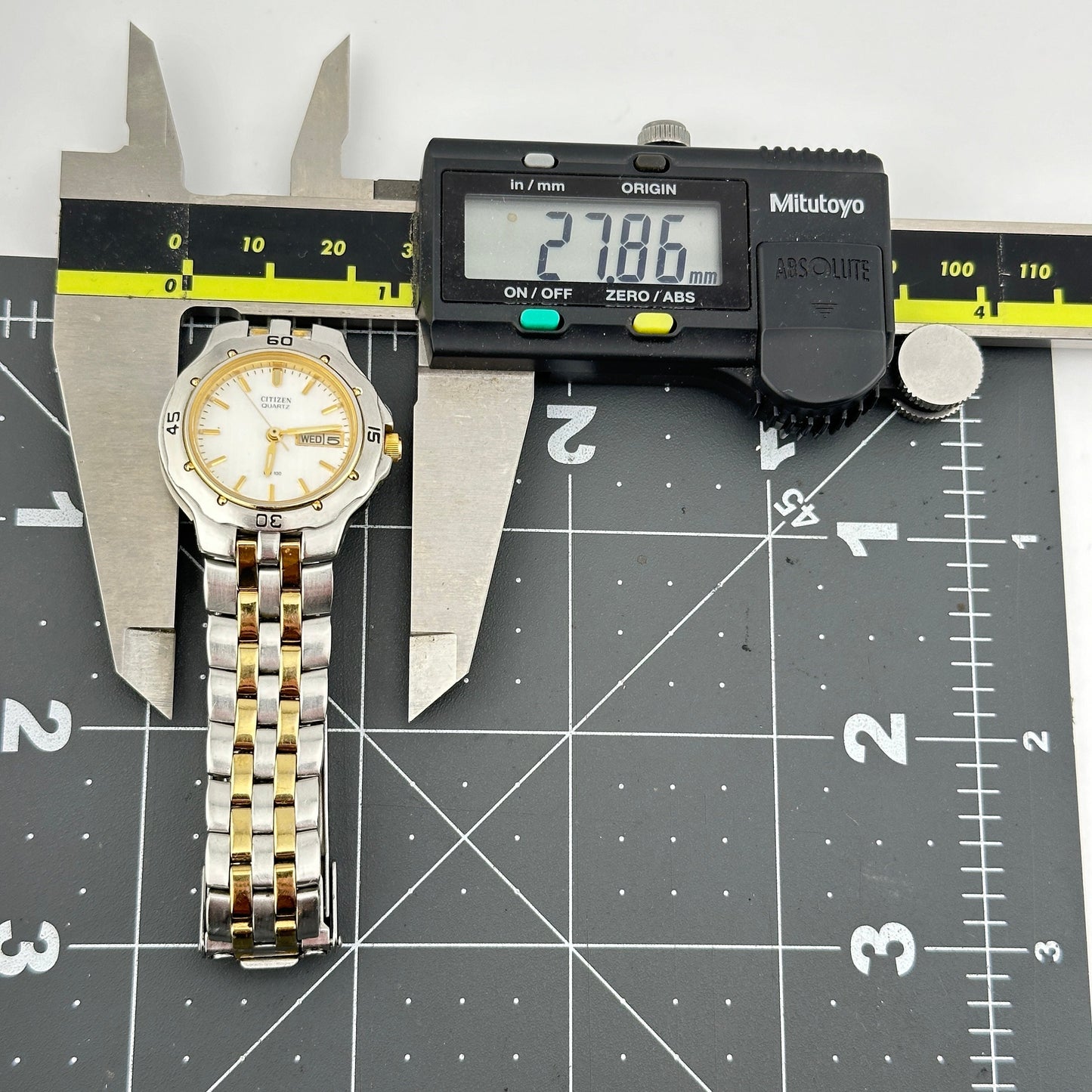 Vintage Citizen WR 100 Two Tone Ladies 28mm quartz Watch