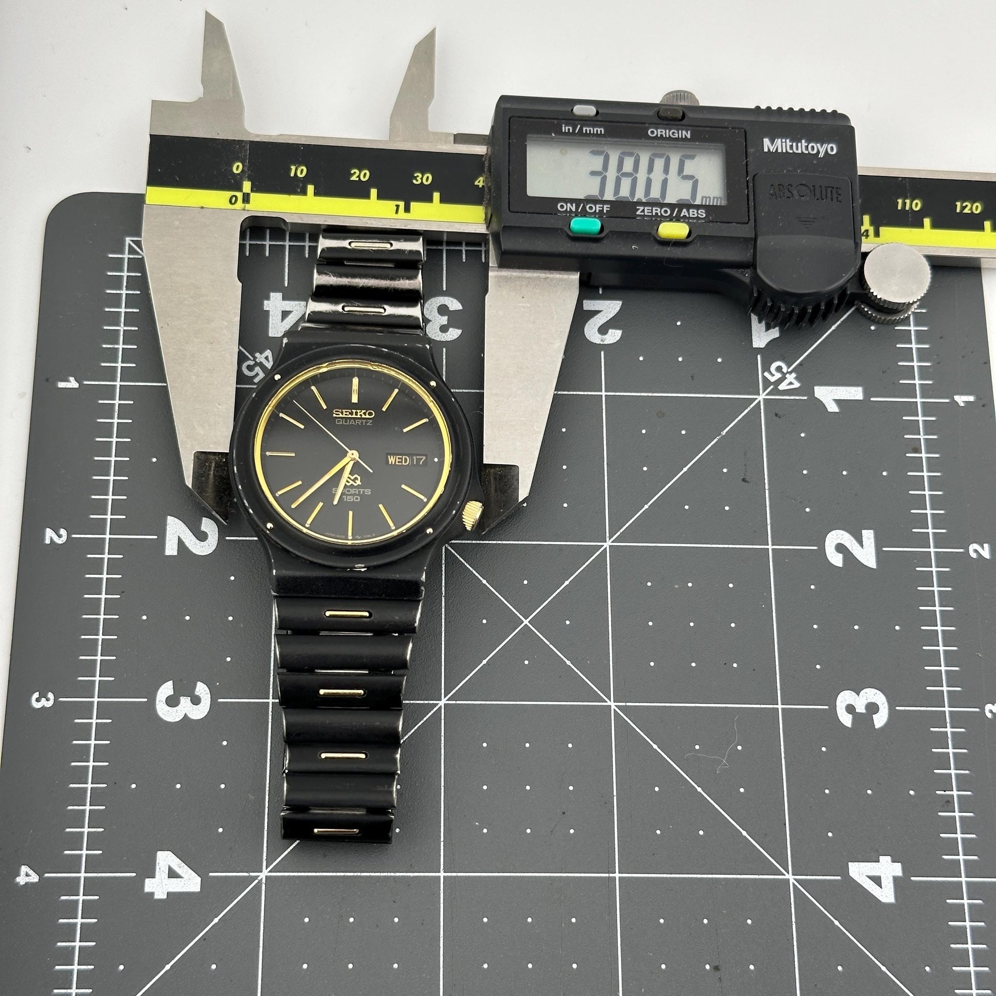 Seiko 150m Sports SQ 38mm Midsized Quartz PVD Coated Dive Watch c. Nov 1987