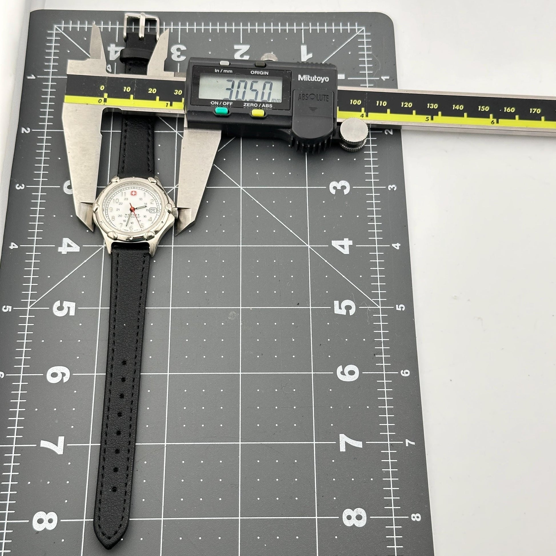 Wenger SAK Design White Dial Swiss Military 31mm Ladies Watch