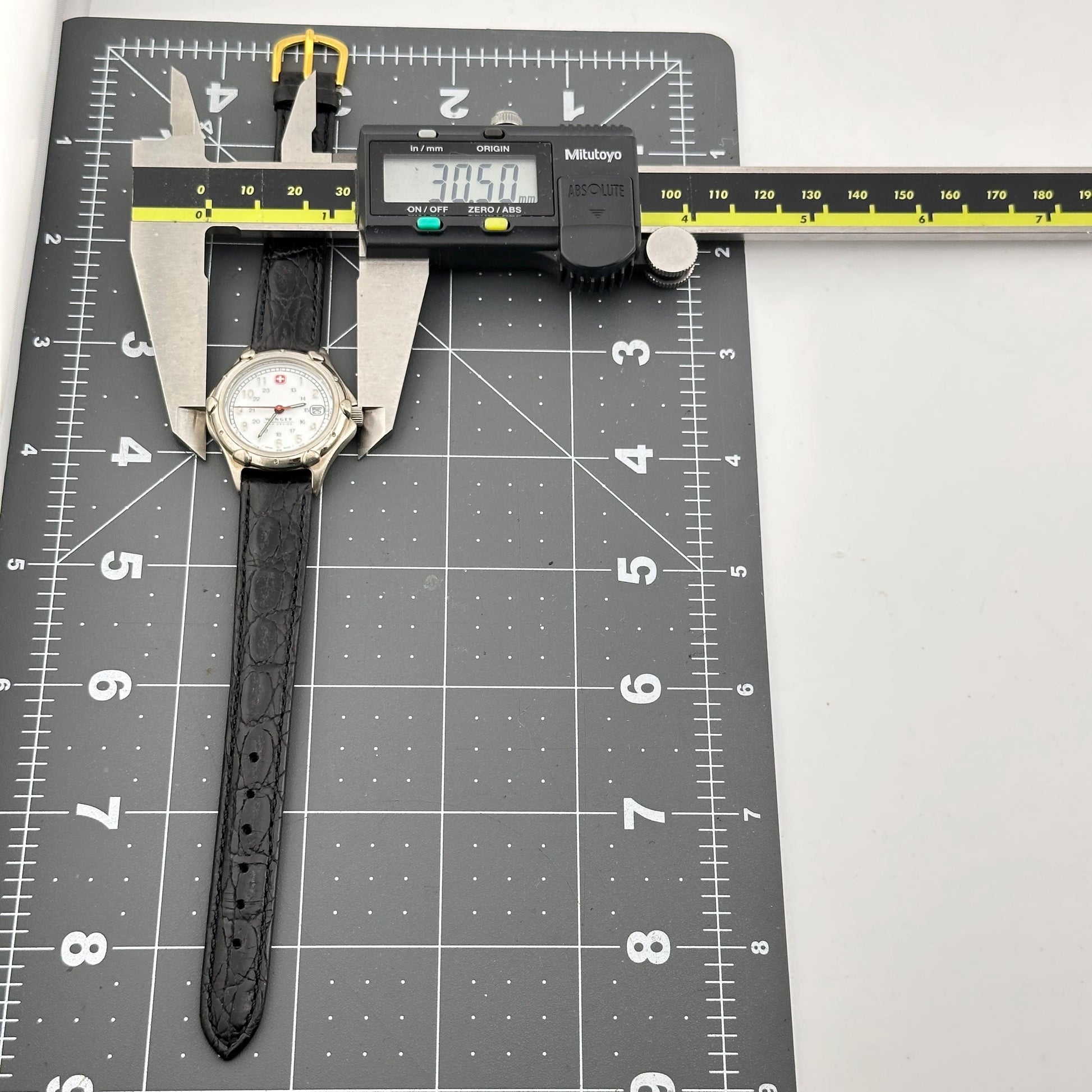 Wenger SAK Design White Dial Swiss Military 31mm Ladies Watch