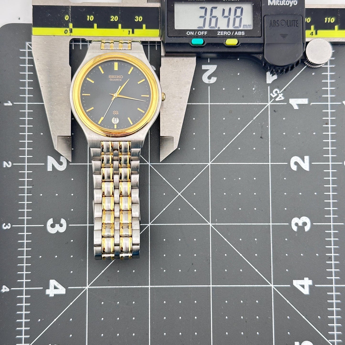 Vintage Seiko SQ Two tone Stainless Steel 36mm Men’s Quartz Watch c. May 1991