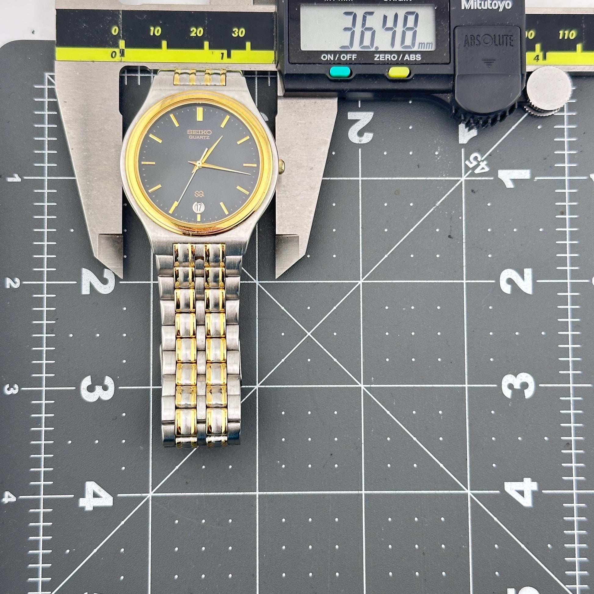 Vintage Seiko SQ Two tone Stainless Steel 36mm Men’s Quartz Watch c. May 1991