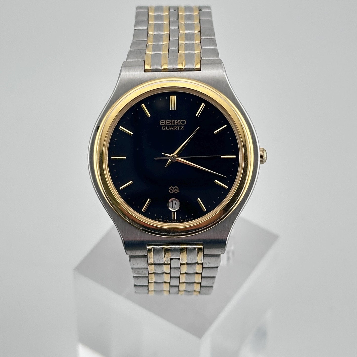 Vintage Seiko SQ Two tone Stainless Steel 36mm Men’s Quartz Watch c. May 1991