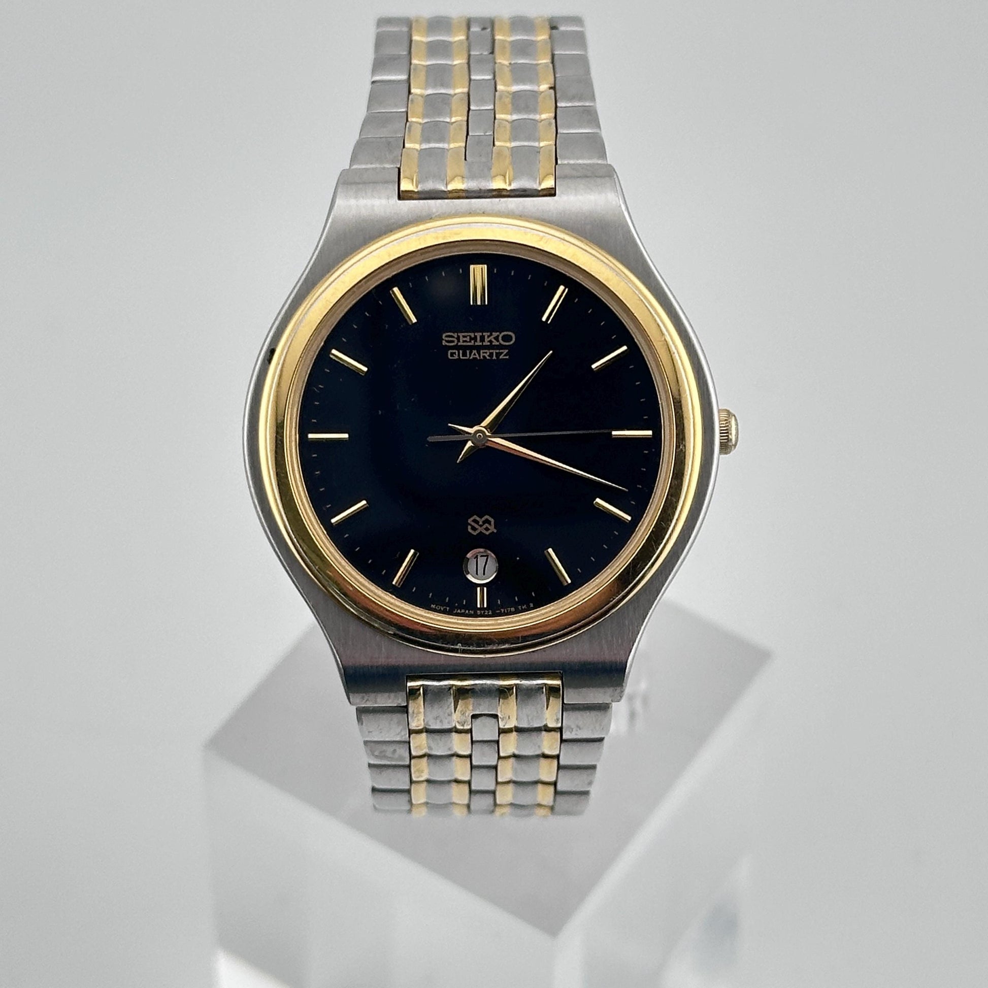 Vintage Seiko SQ Two tone Stainless Steel 36mm Men’s Quartz Watch c. May 1991