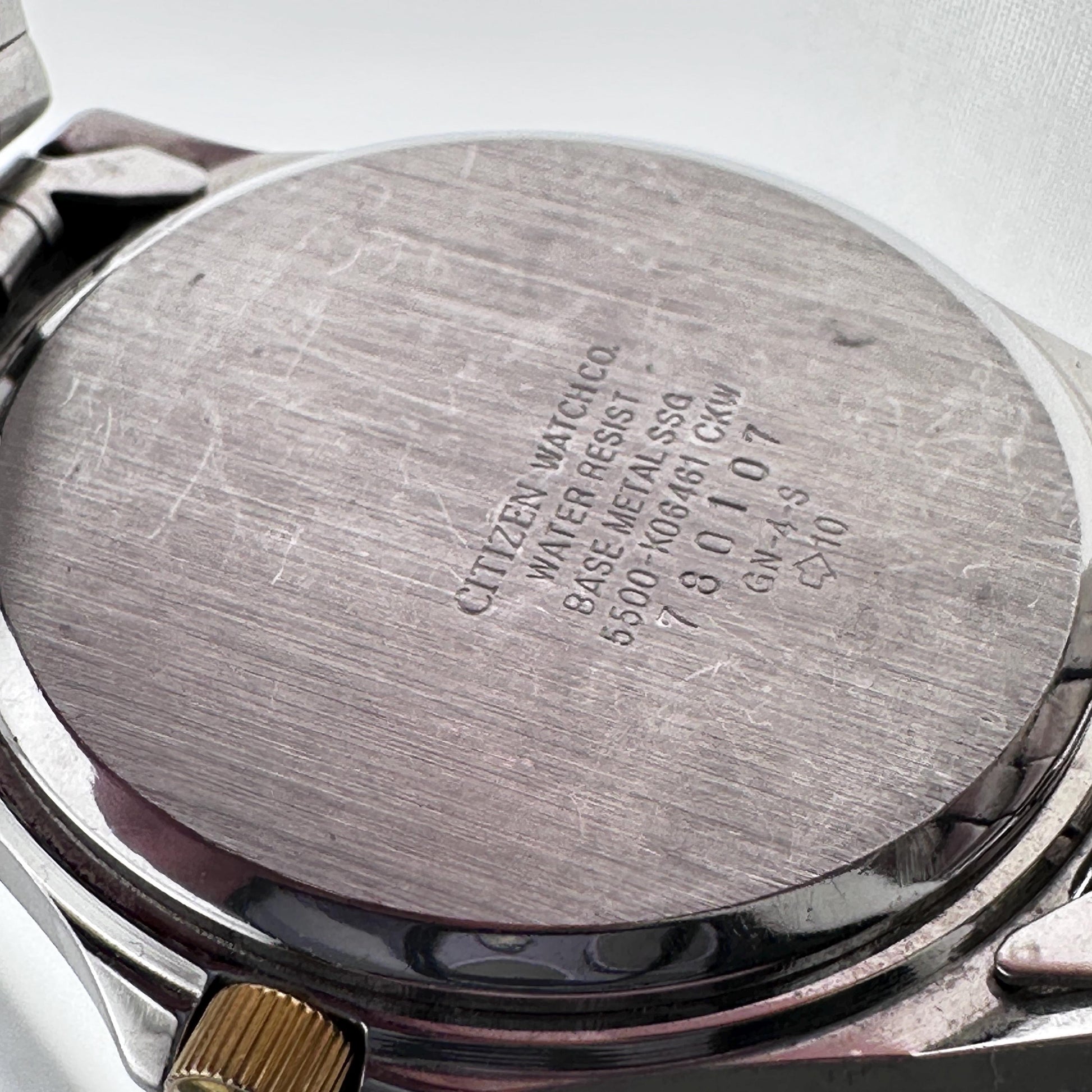 Vintage Citizen Two-tone with silver dial 38mm Mens quartz Watch c. Aug 1997