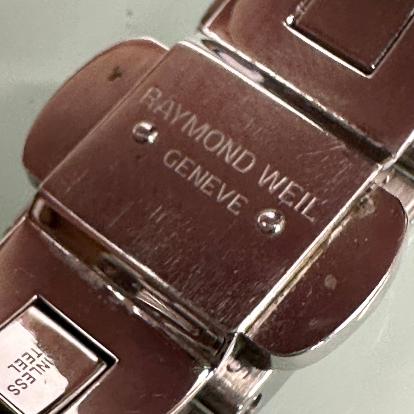 Raymond Weil Silver Tango White Mother Of Pearl Stainless Steel Diamond 5390 Women’s Wrist Watch