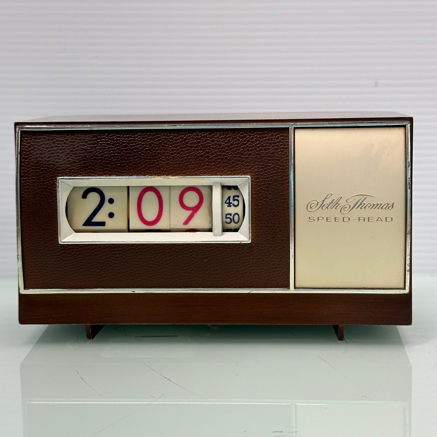 Seth Thomas Speed Read Flip Clock in Walnut c.1960