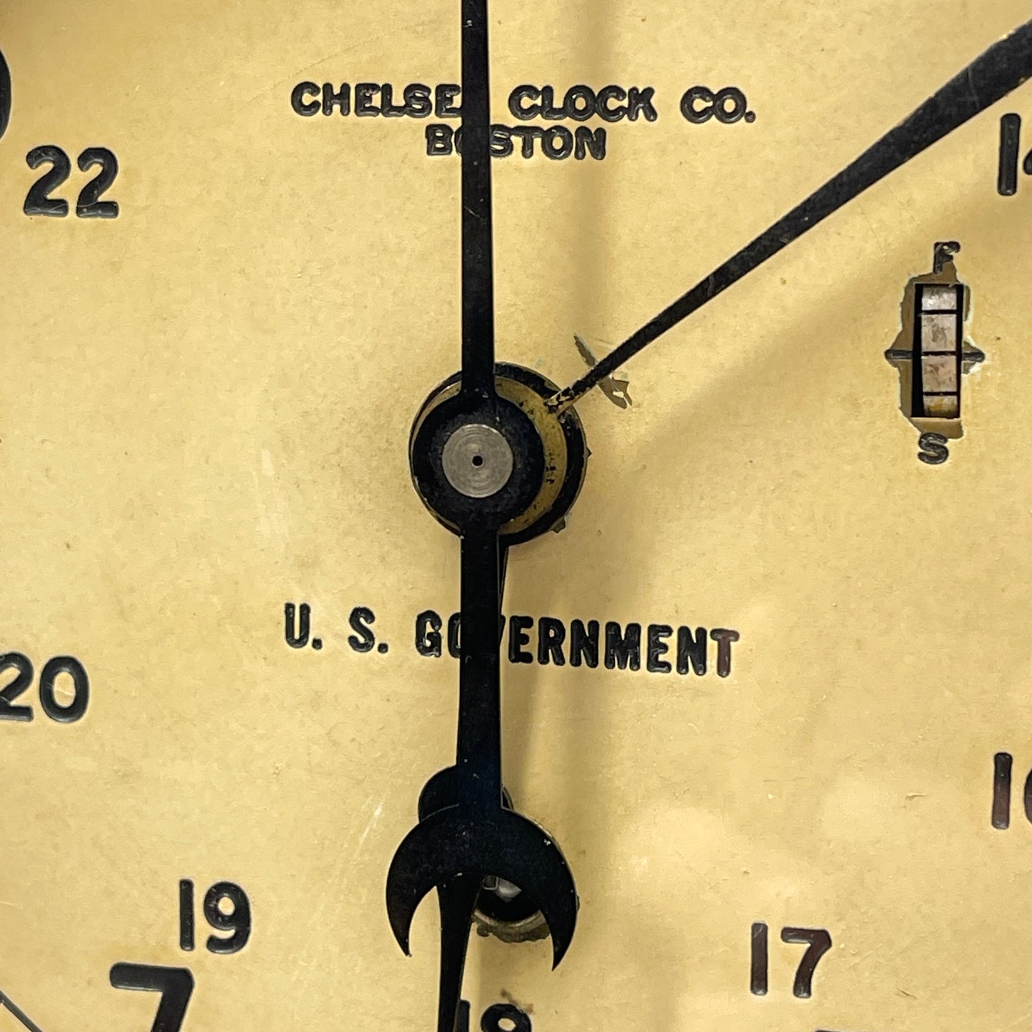 Chelsea Clock Co. US Government 12/24 Hour Bakelite Ship Clock - Boston Mass. c. 1966