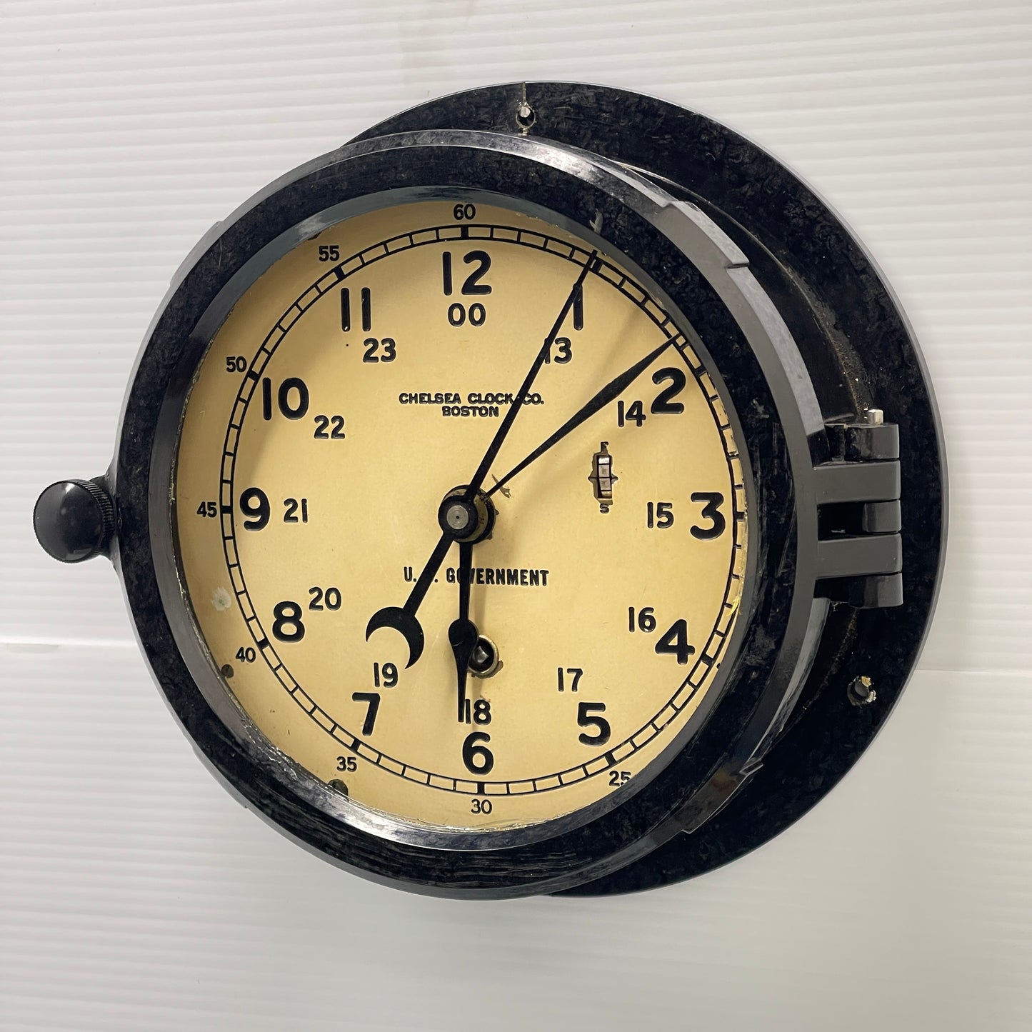 Chelsea Clock Co. US Government 12/24 Hour Bakelite Ship Clock - Boston Mass. c. 1966