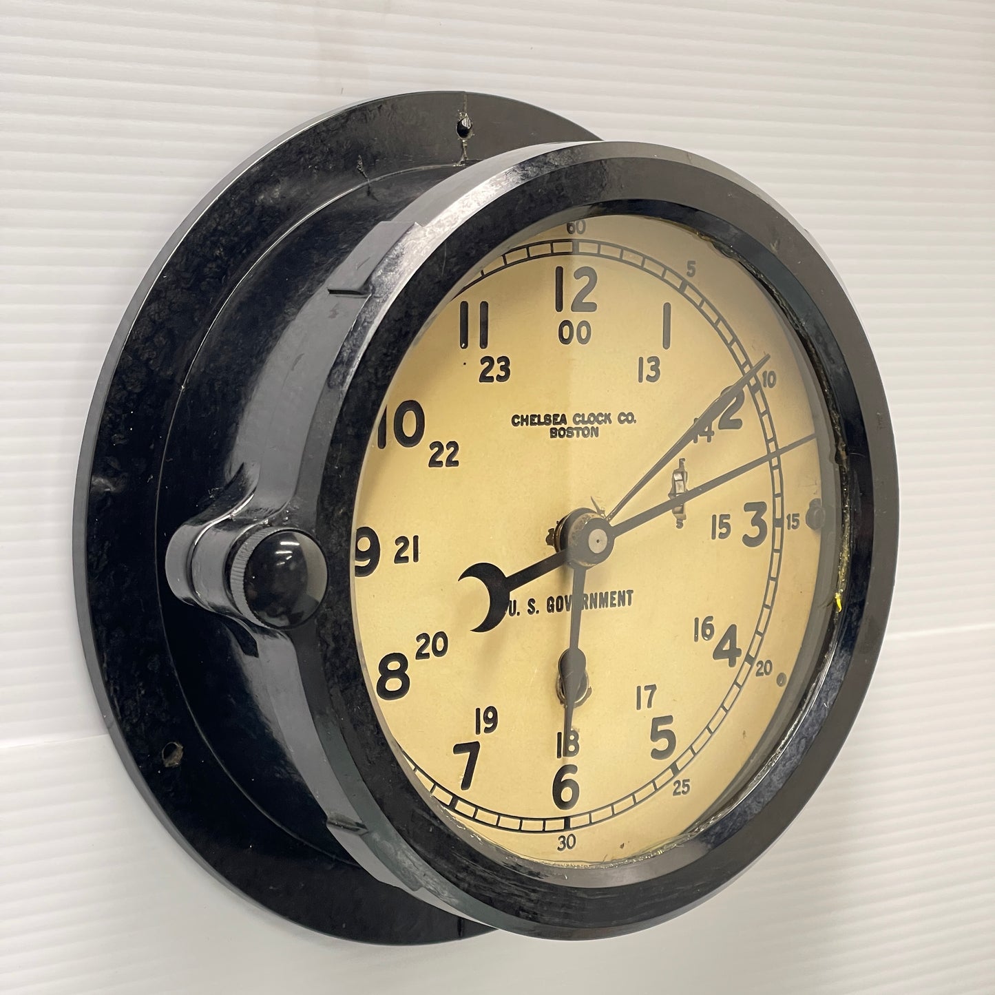 Chelsea Clock Co. US Government 12/24 Hour Bakelite Ship Clock - Boston Mass. c. 1966
