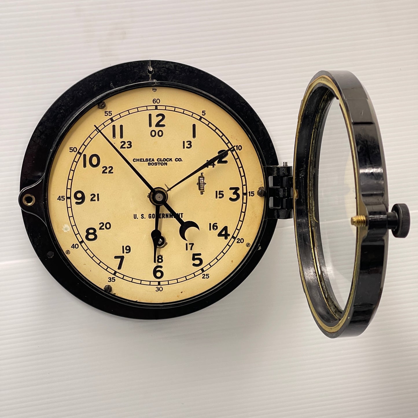Chelsea Clock Co. US Government 12/24 Hour Bakelite Ship Clock - Boston Mass. c. 1966