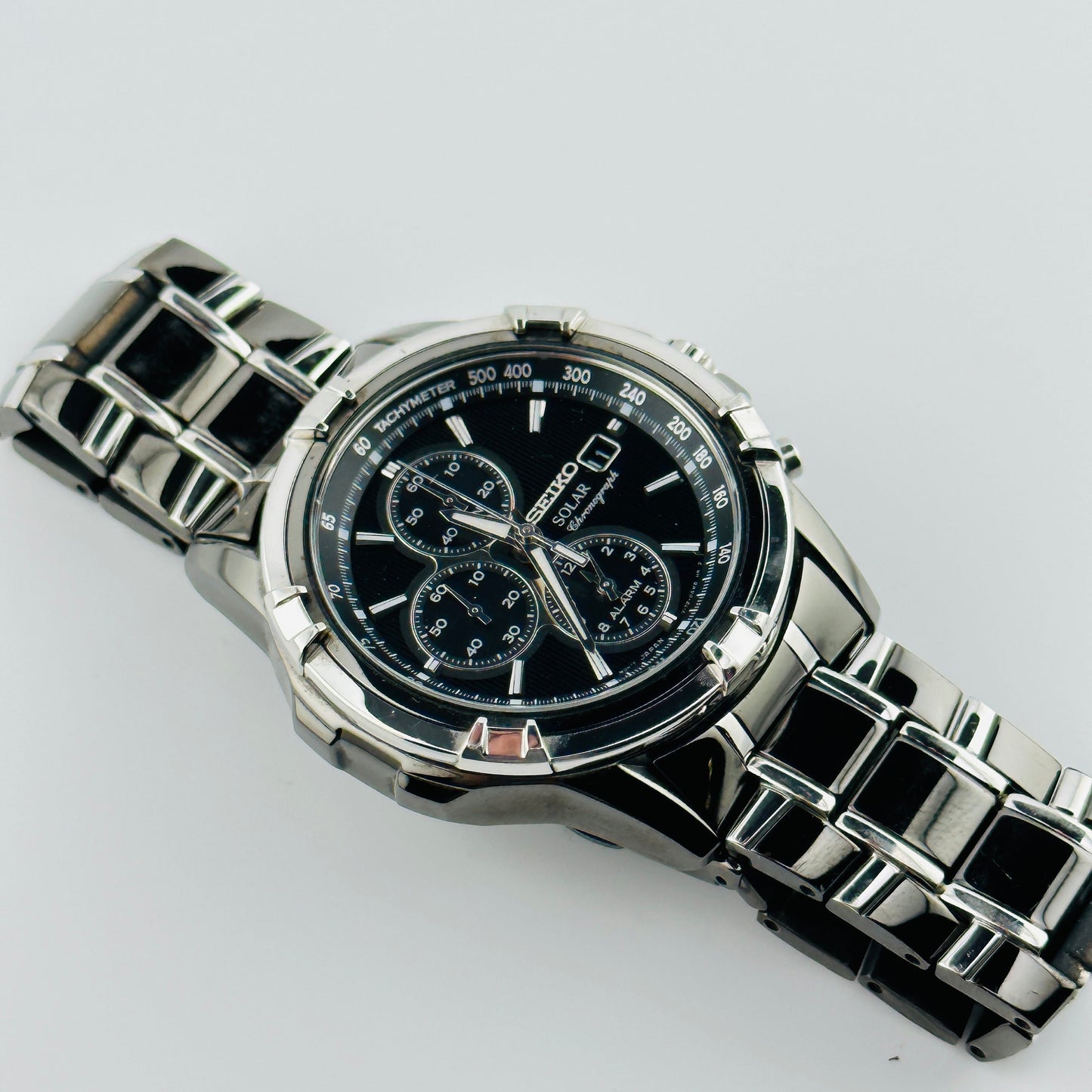 Seiko Solar Mens Analog Solar Chronograph Watch