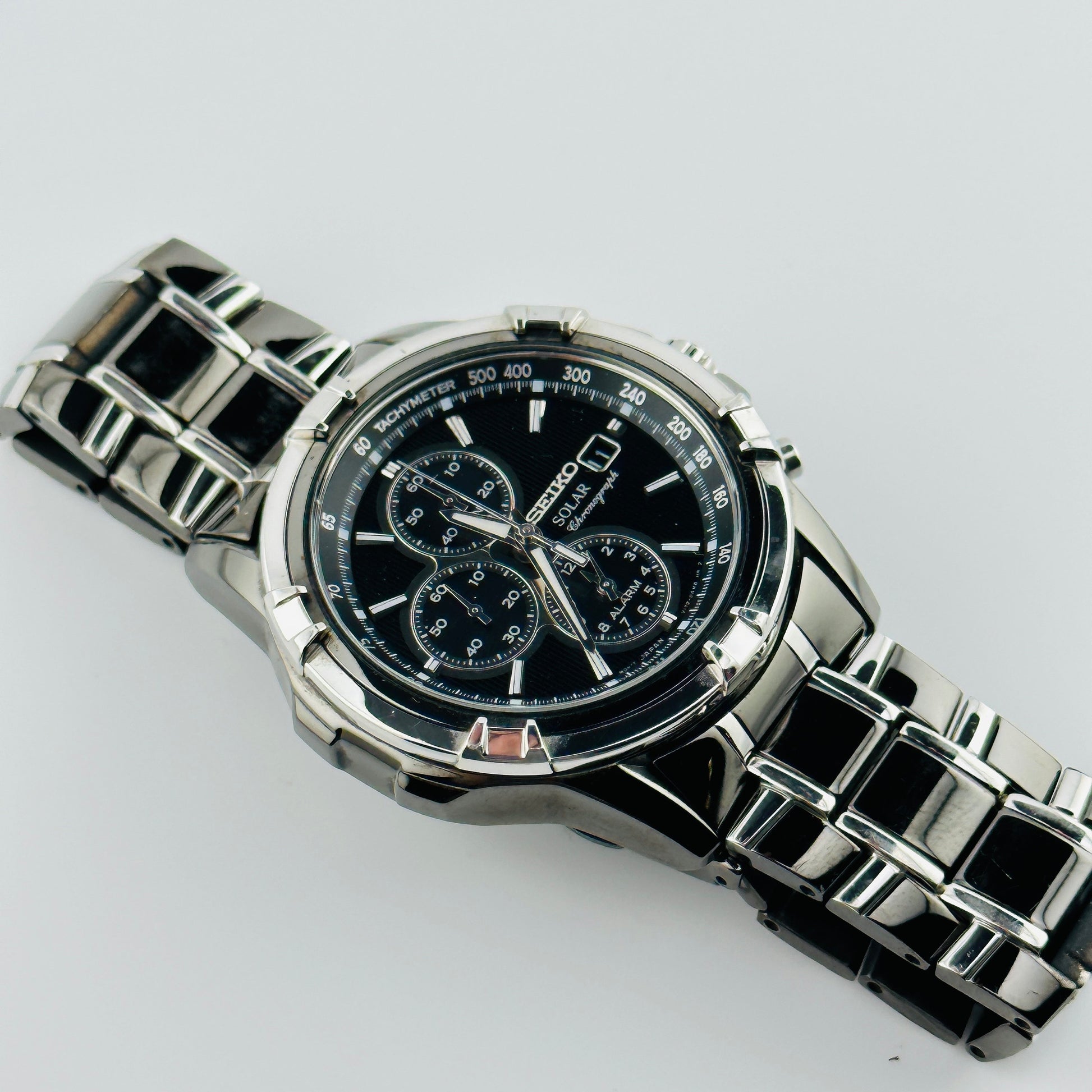 Seiko Solar Mens Analog Solar Chronograph Watch