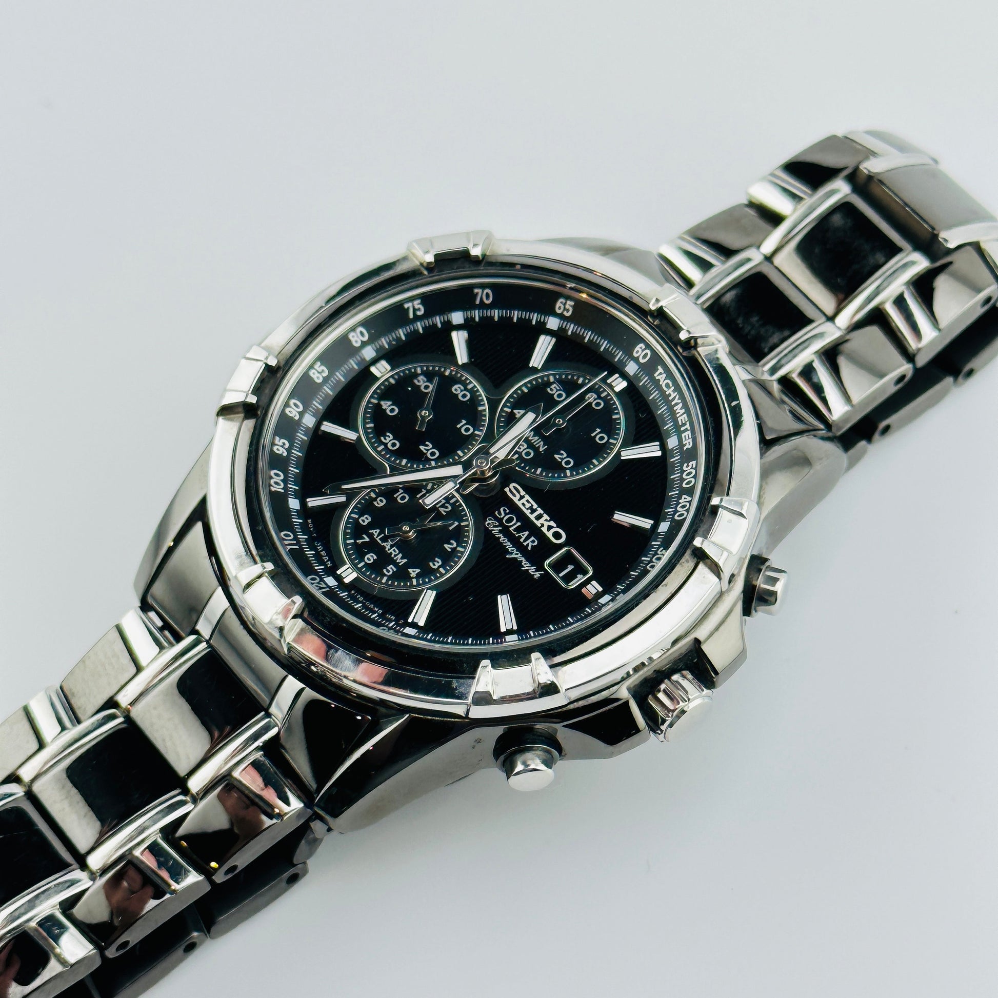 Seiko Solar Mens Analog Solar Chronograph Watch