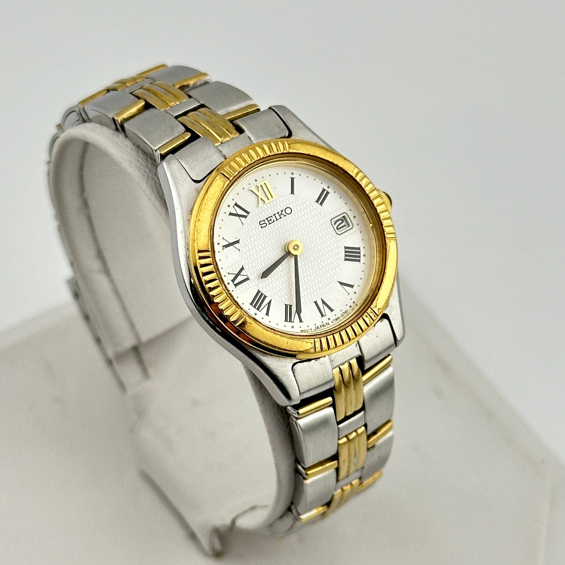 Seiko Two Tone White Dial Ladies 25mm Quartz Wristwatch c. June 1990