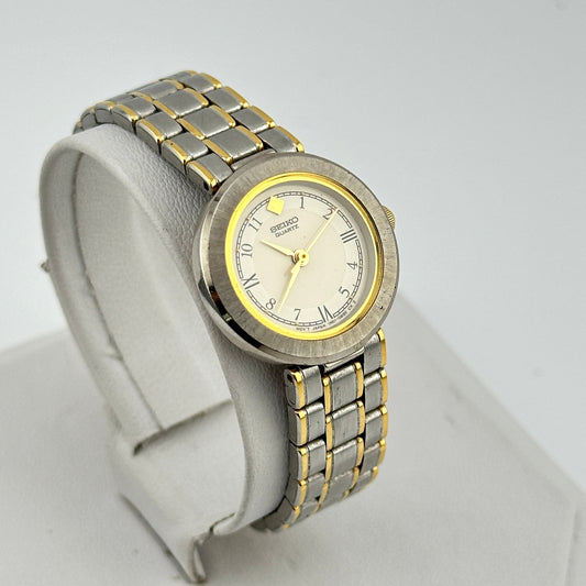 Vintage Seiko Two Tone White Dial Ladies 22mm Quartz Wristwatch c. Jan 1990