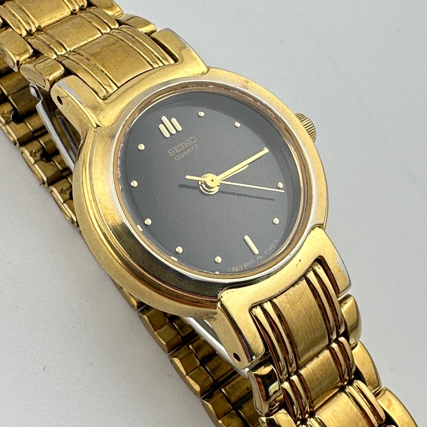 Vintage Seiko Gold Tone Black Dial Ladies 22mm Quartz Wristwatch c. June 1989