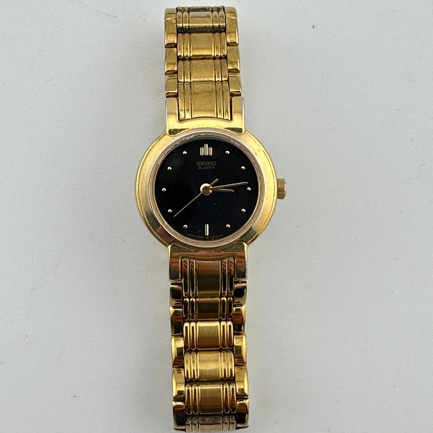 Vintage Seiko Gold Tone Black Dial Ladies 22mm Quartz Wristwatch c. June 1989