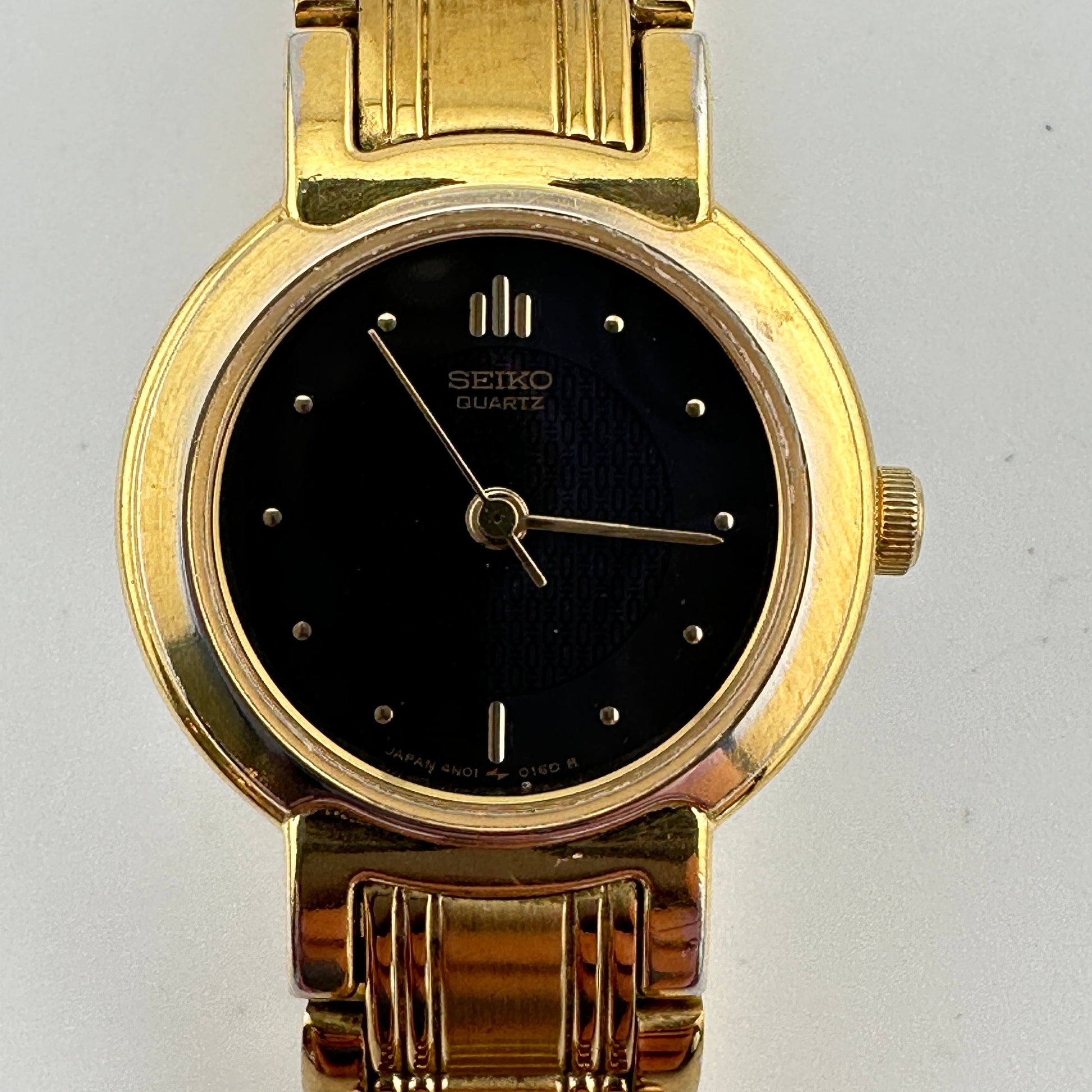 Vintage Seiko Gold Tone Black Dial Ladies 22mm Quartz Wristwatch c. June 1989