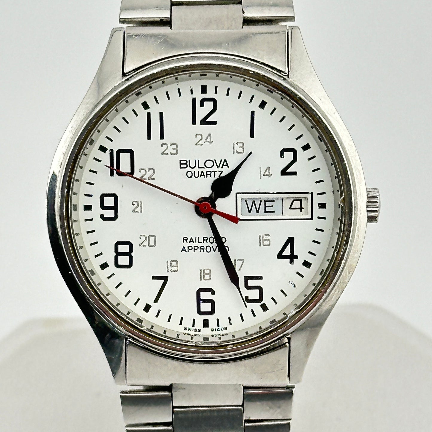 Vintage Bulova Accutron Railroad Approved Stainless Steel Day Date Quartz Mens 36mm Watch c.1983