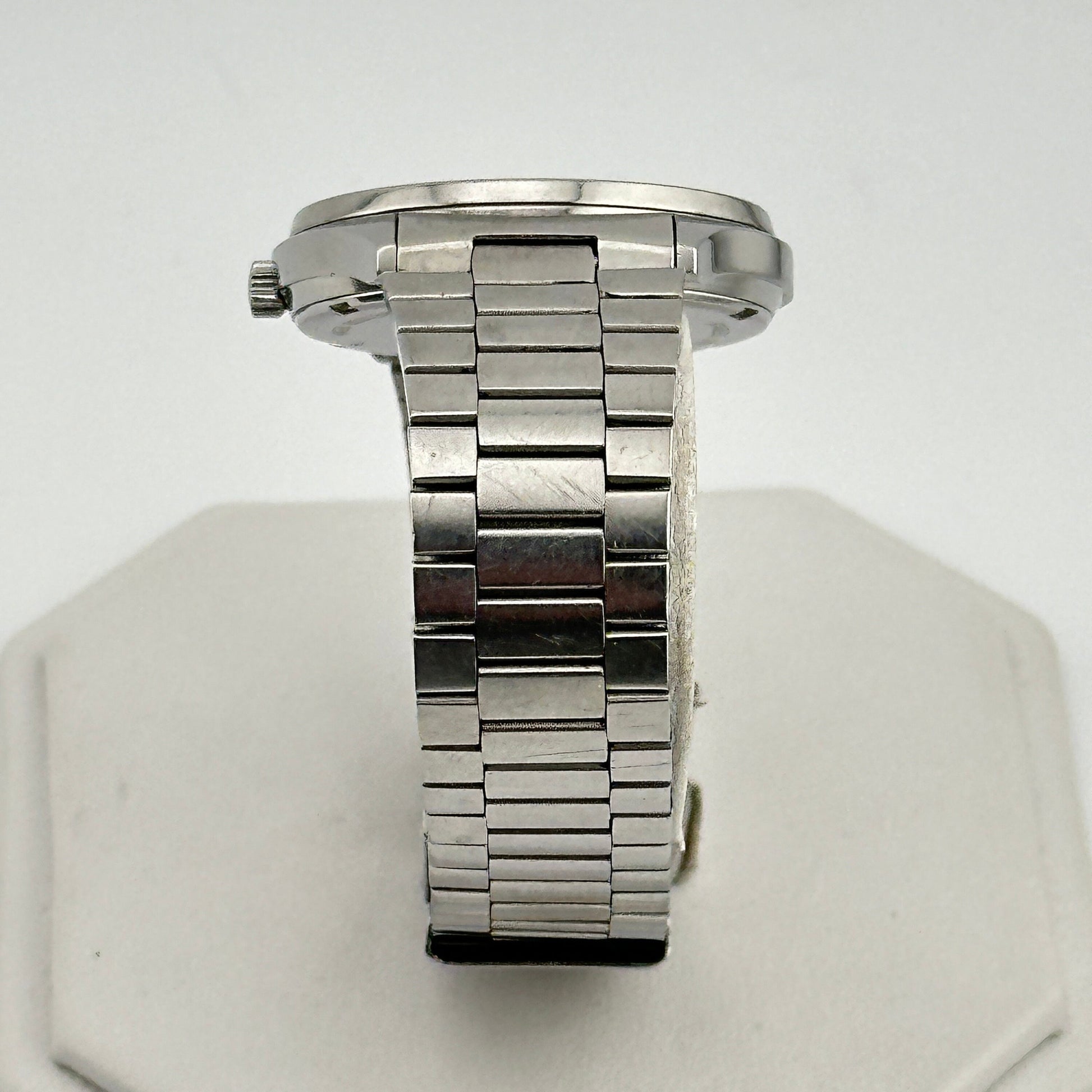 Vintage Bulova Accutron Railroad Approved Stainless Steel Day Date Quartz Mens 36mm Watch c.1983