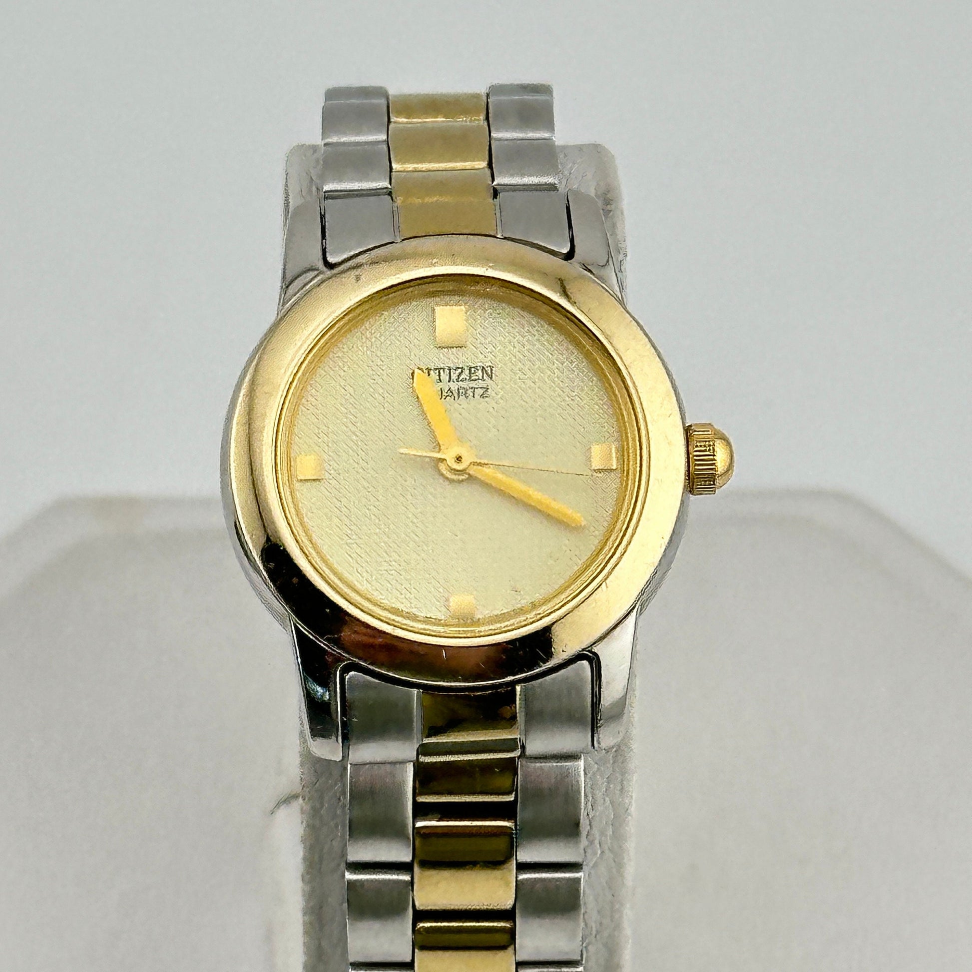 Vintage Citizen Gold Tone Ladies 23mm quartz Watch c. Jan. 2000