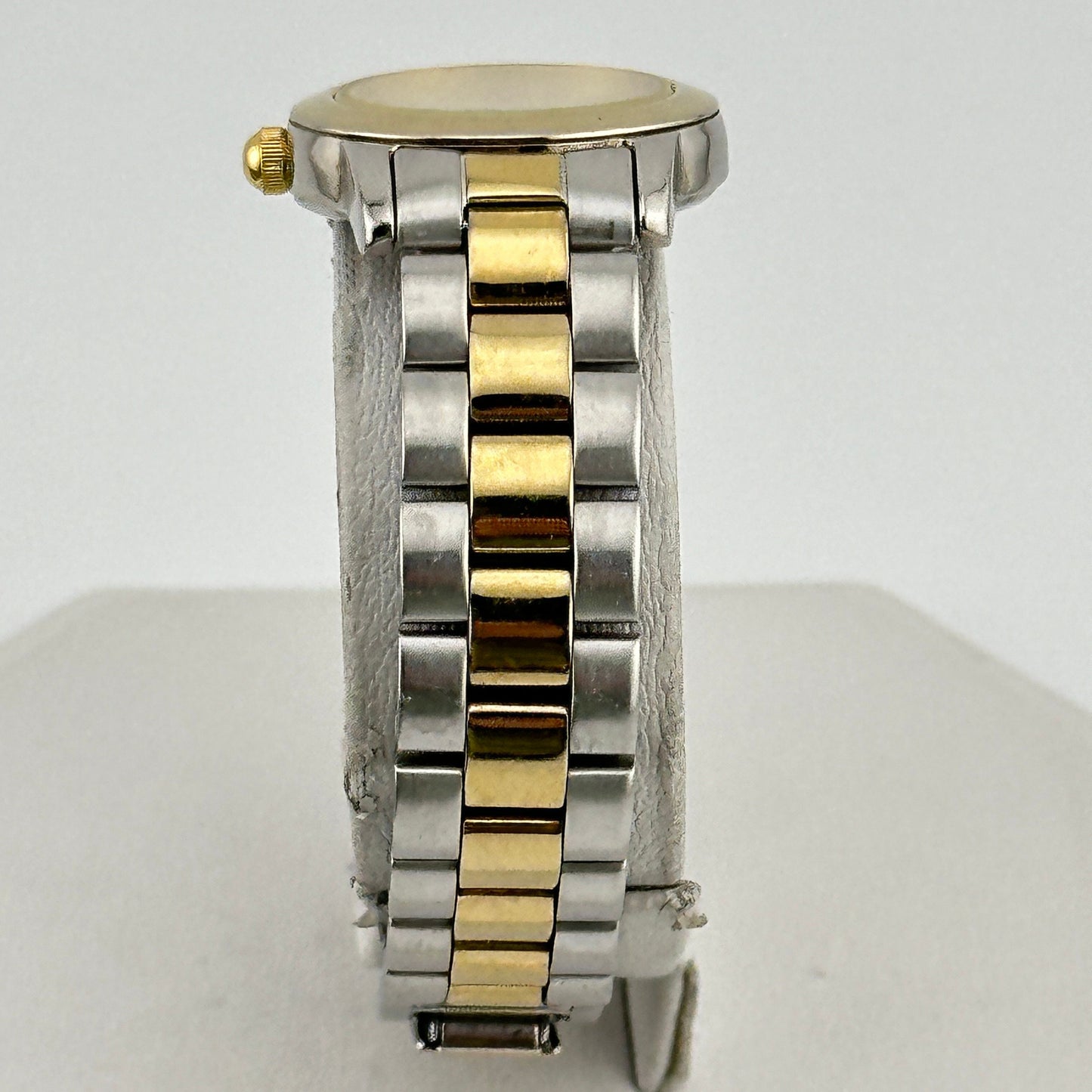 Vintage Citizen Gold Tone Ladies 23mm quartz Watch c. Jan. 2000